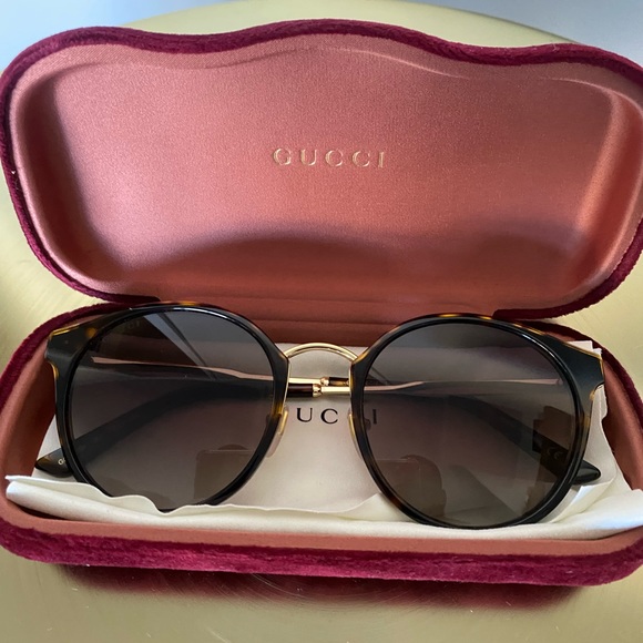 Gucci Round Sunglasses - Picture 8 of 8